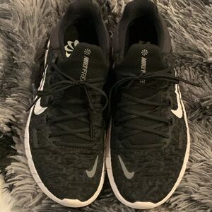 Nike women’s Black Running Shoes 6